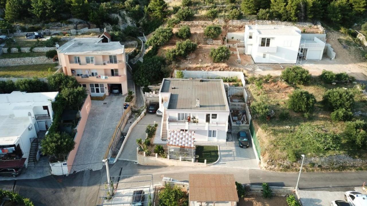 Apartment Alja, Sara I Nevio Jacuzzi Дуги-Рат Экстерьер фото