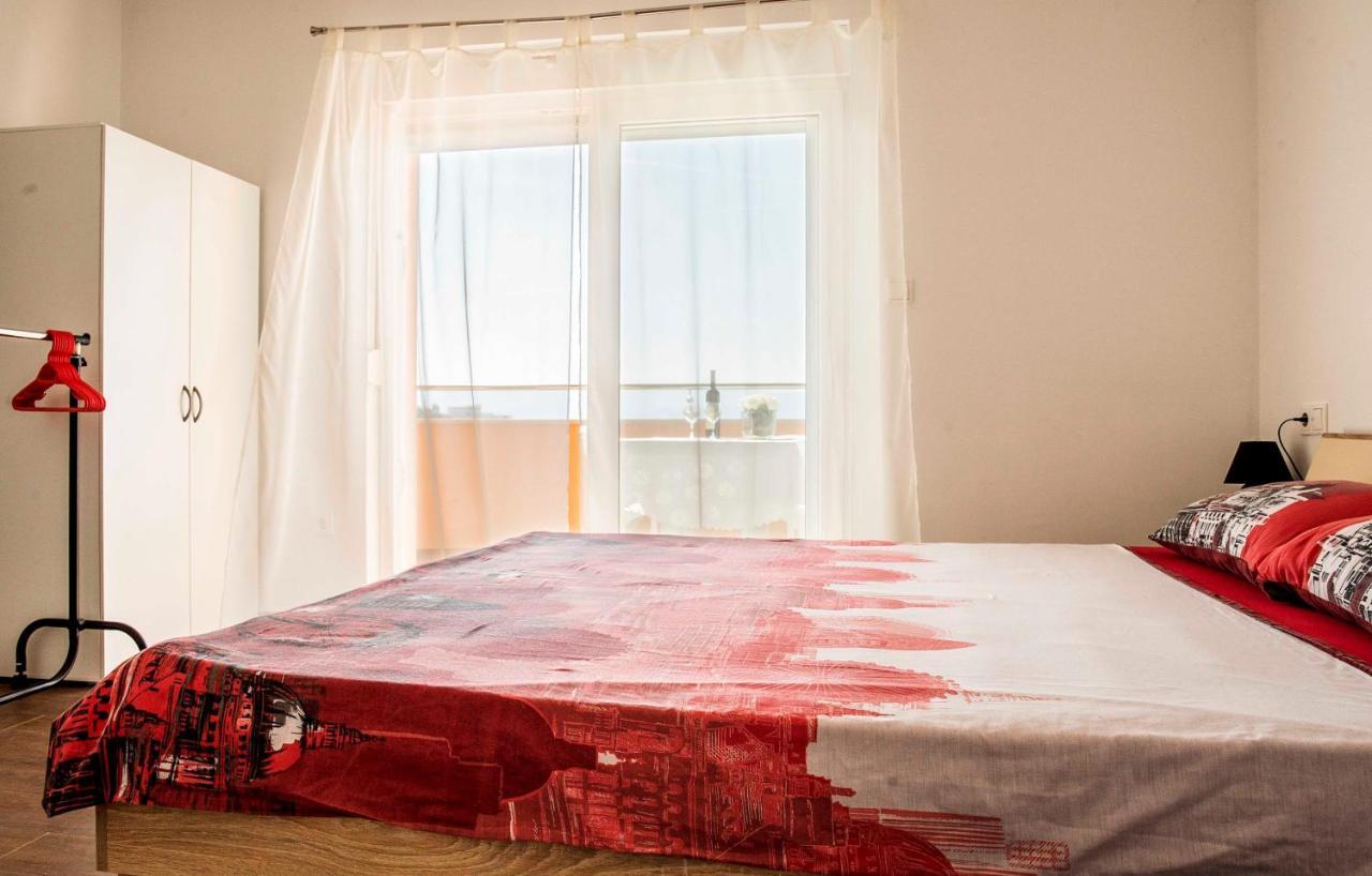 Apartment Alja, Sara I Nevio Jacuzzi Дуги-Рат Экстерьер фото