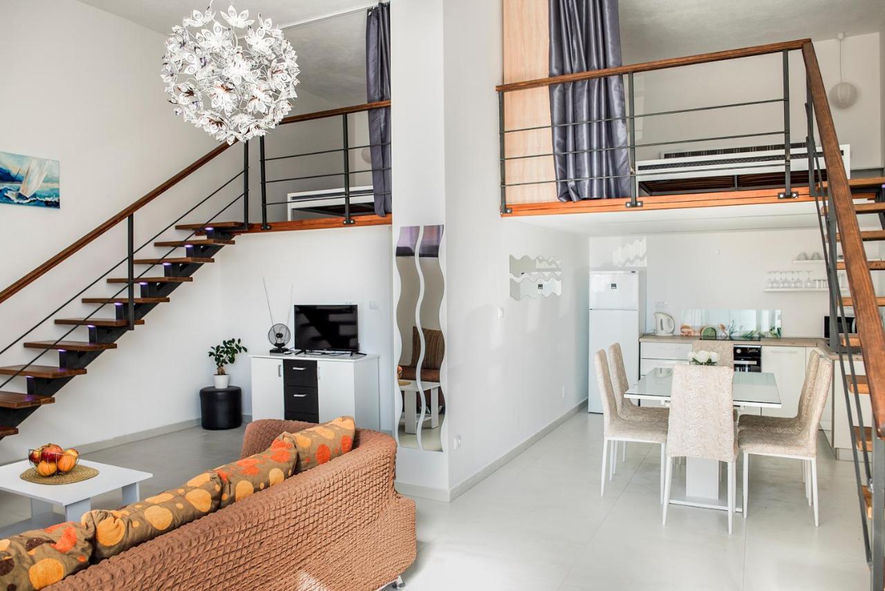 Apartment Alja, Sara I Nevio Jacuzzi Дуги-Рат Экстерьер фото